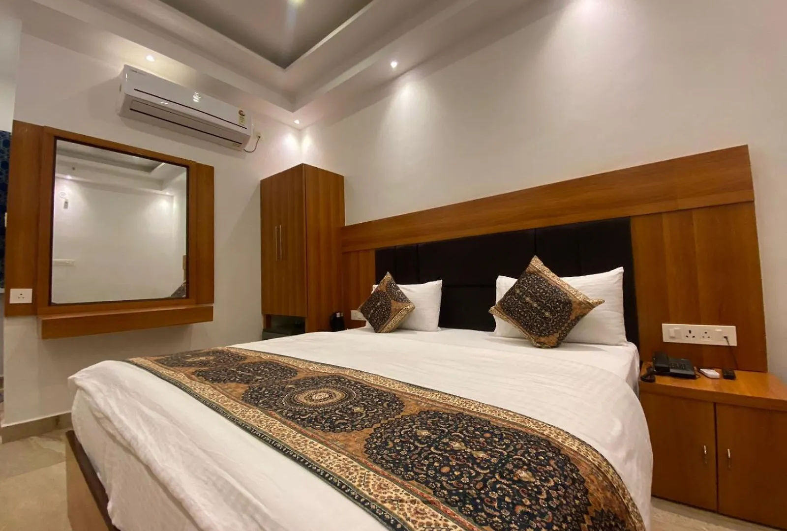 **  Hotel Varuna Grand Waranasi Indie