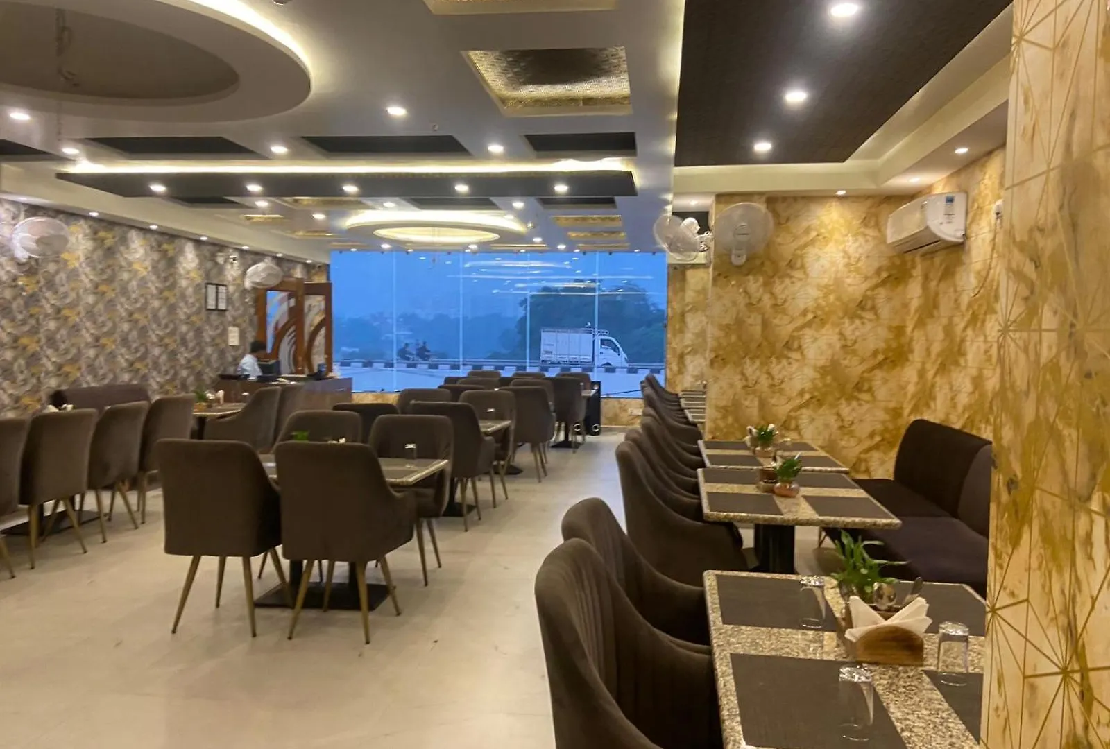 Hotel Varuna Grand Waranasi